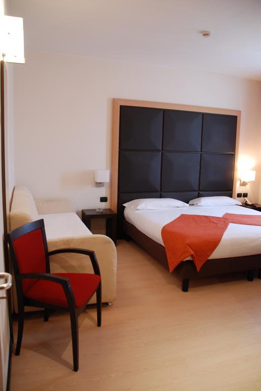 Hotel Metropolis Reggio nell'Emilia Exterior foto